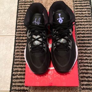 Nike Kyrie Infinity Black/ Metallic Silver-Concord Basketball Shoes size 12 US